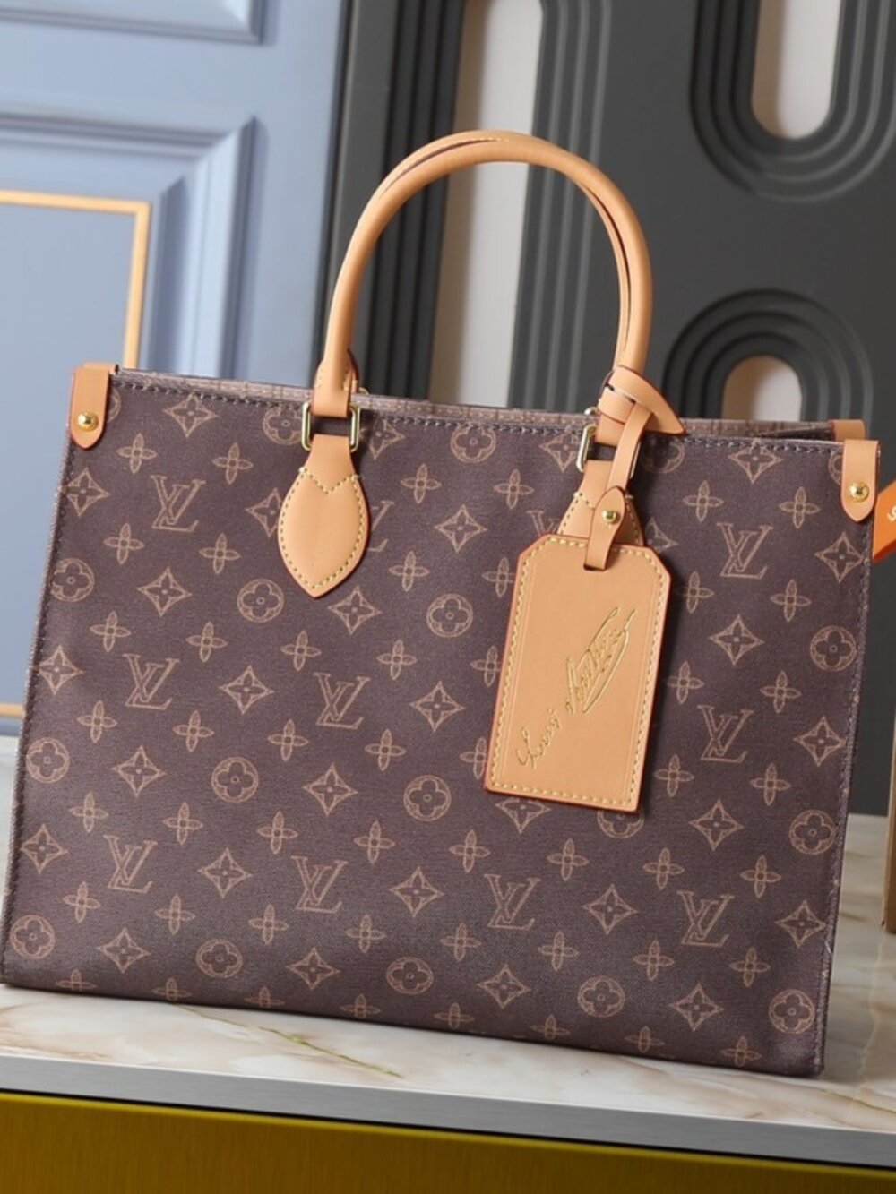 Classic Louis Vuitton Monogram Canvas Tote – Timeless Luxury & Versatility